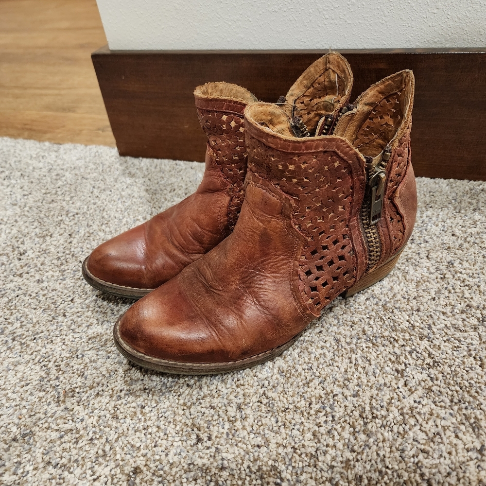 Circle G by Corral Laser Cut Leather Boots